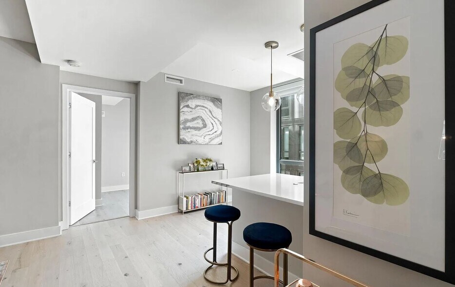 Building Photo - 1211 Van St SE