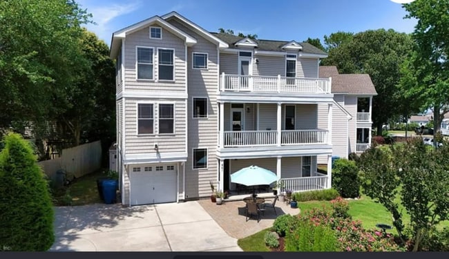 Building Photo - 401 grace St