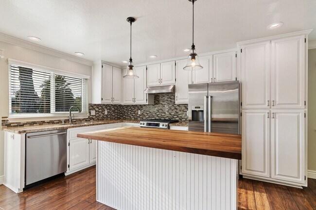 Building Photo - Great single story home in Benicia With All Utilities Included