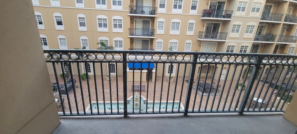 Building Photo - 1064 N Tamiami Trl