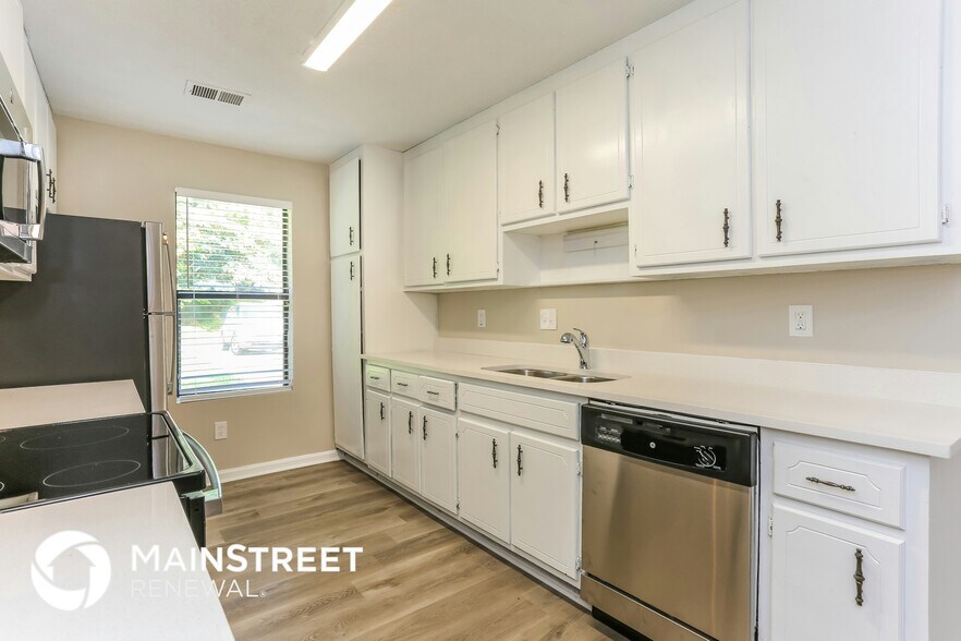 Building Photo - 11011 Highridge Ct