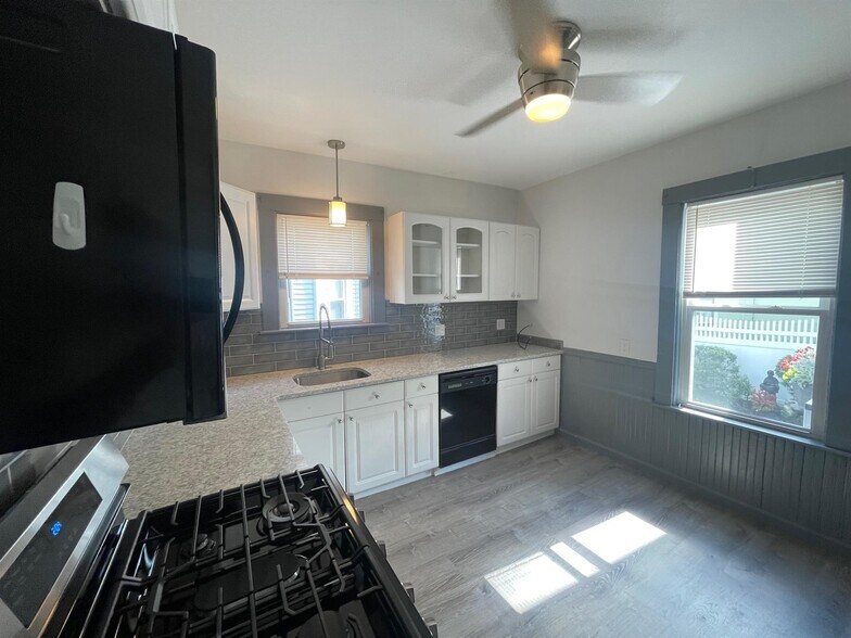 Building Photo - 4 Ossipee Rd