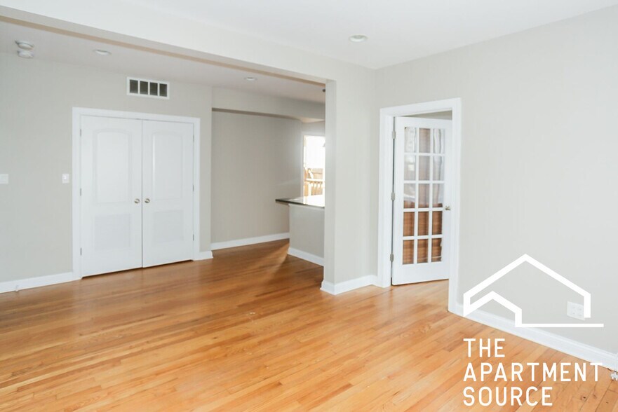 Primary Photo - 3810 N Marshfield Ave