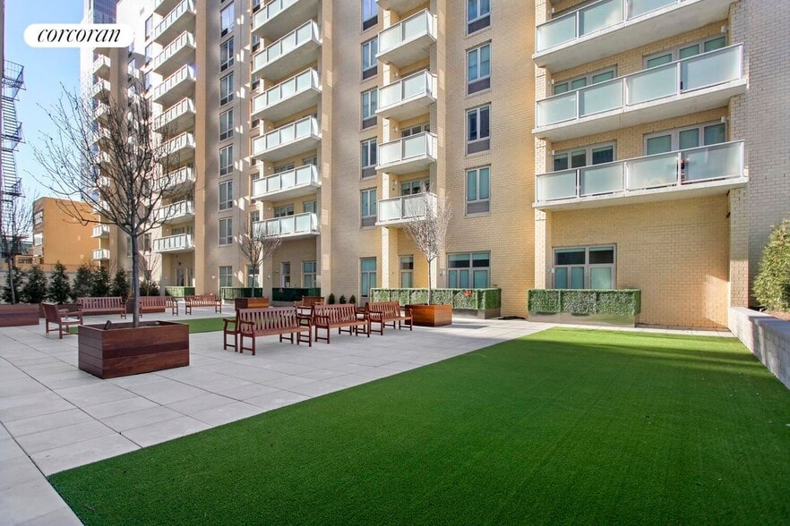 Building Photo - 41-34 Crescent Street 4E