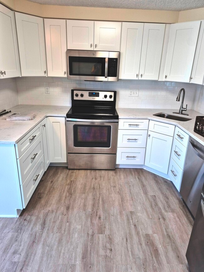 Building Photo - 227 Lakefront Blvd