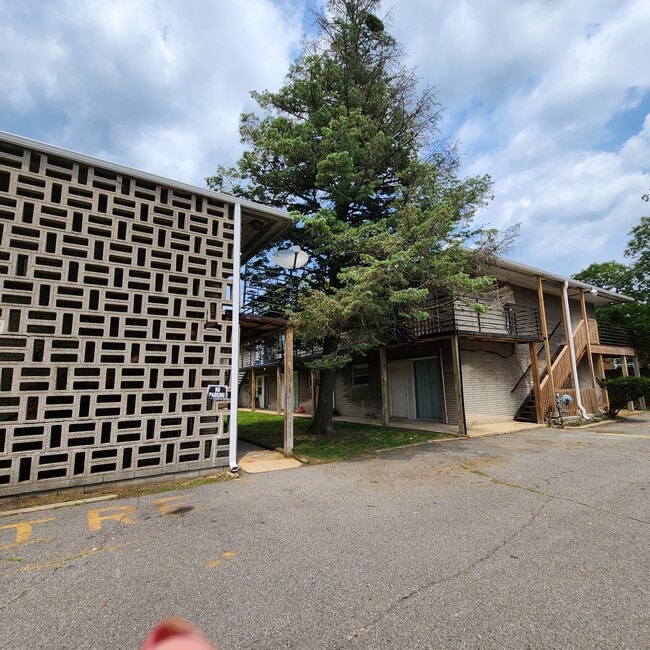 Building Photo - 5912 Forest Ave
