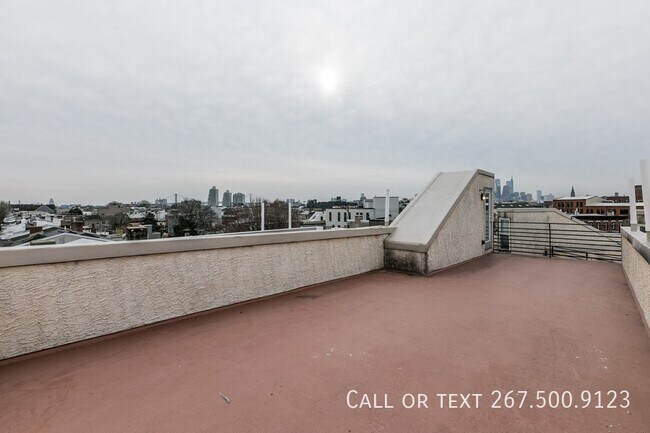 Building Photo - 1456 E Columbia Ave