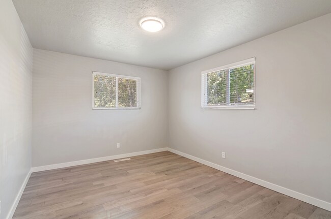 Building Photo - Kiene Donjean