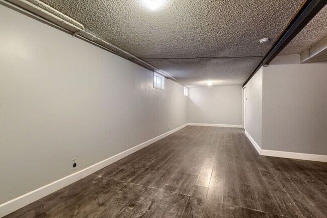 Building Photo - 3006 Hudson St