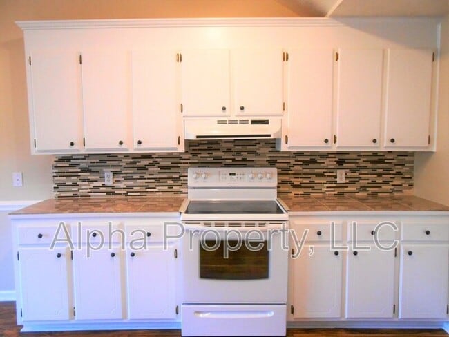 Building Photo - 305 Fairdale Dr