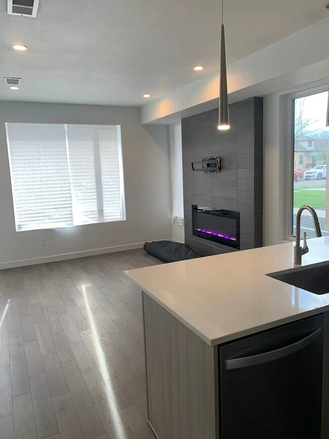 Building Photo - Beautiful Sloans lake Two Bed / Two and a half bath condo for rent