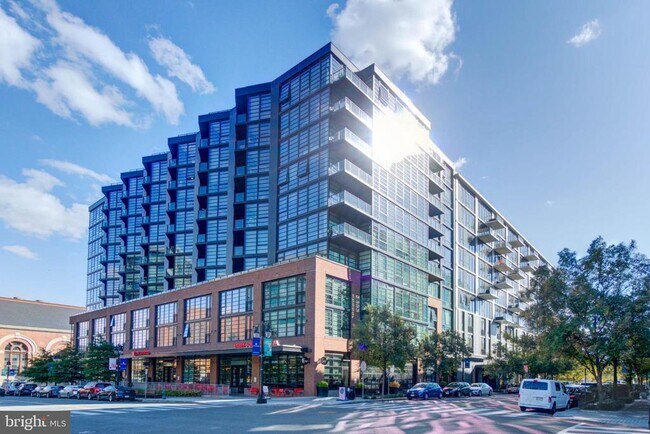 Building Photo - 1300 4th St SE