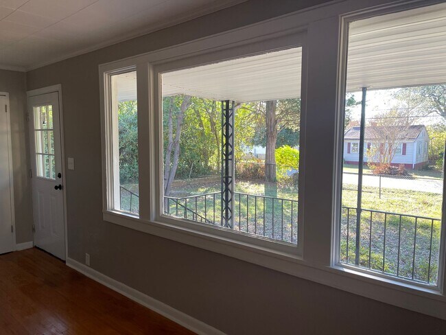 Building Photo - Beautifully renovated Normaltown 3/2 Home with fenced in front yard! Water, trash, and lawncare i...