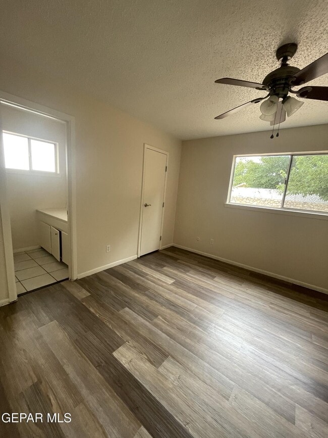 Building Photo - 10902 Bywood Dr
