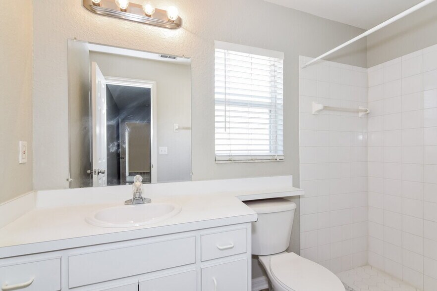 Building Photo - 306 Carriage Crossing Cir