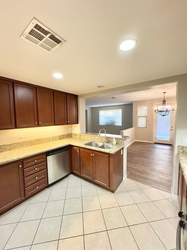 Building Photo - 12336 Hollyhock Dr