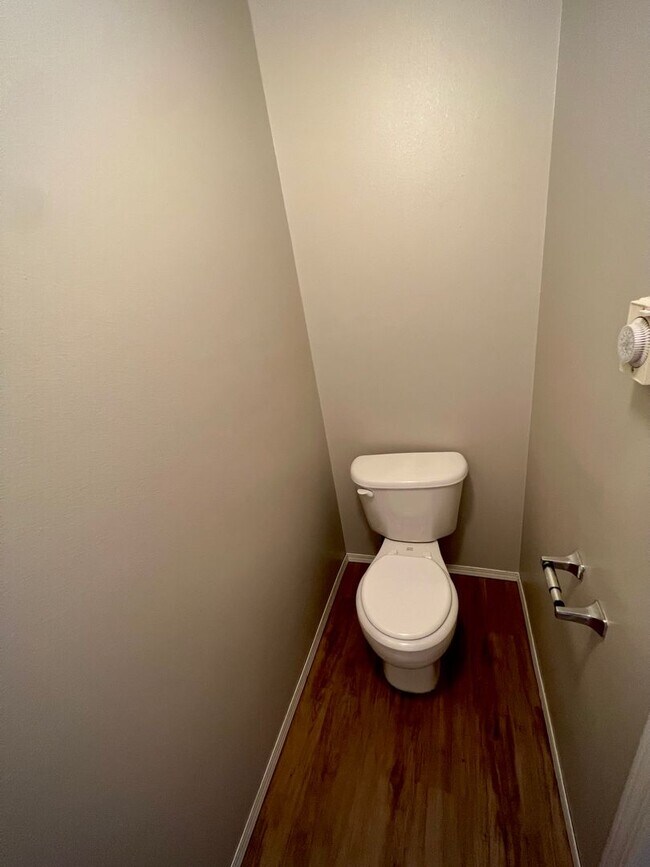 Building Photo - 1008-1010 E. Ermina