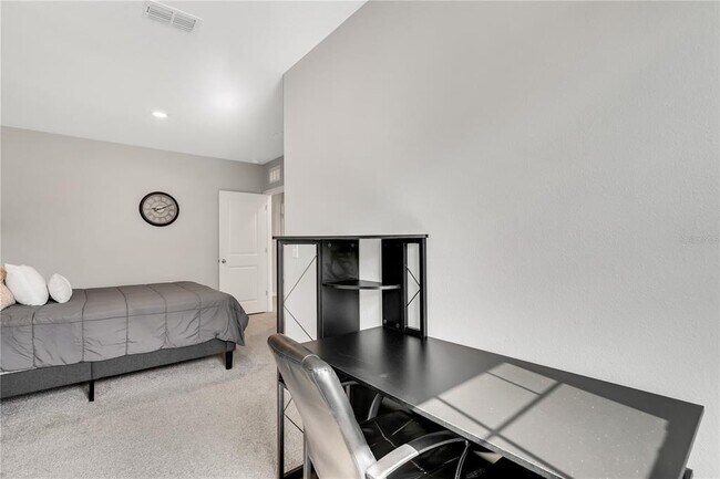 Building Photo - 8649 Daydream St