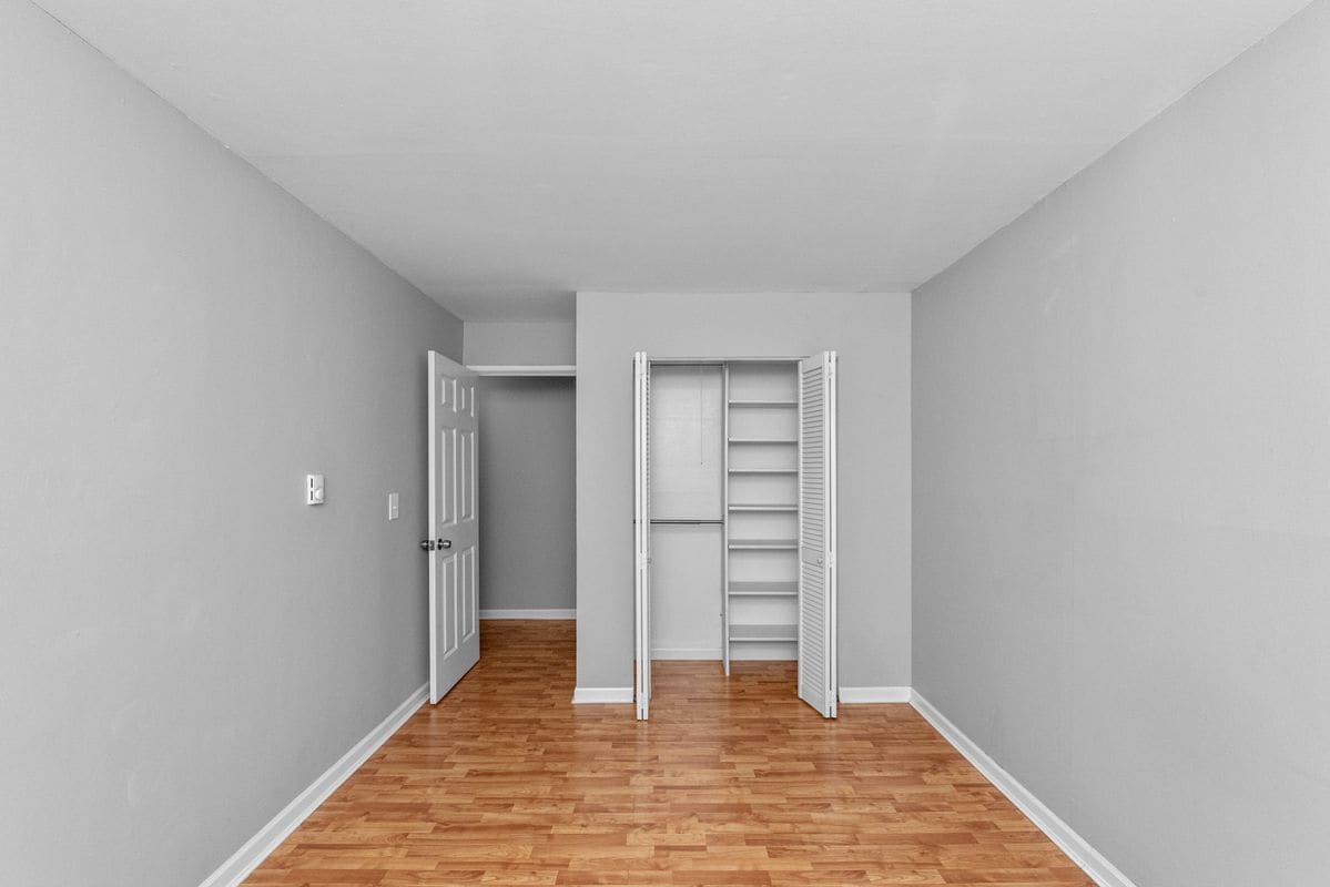 Building Photo - 3825 N Pine Grove Ave