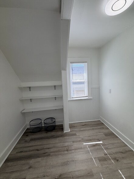 Building Photo - 51 Henry St