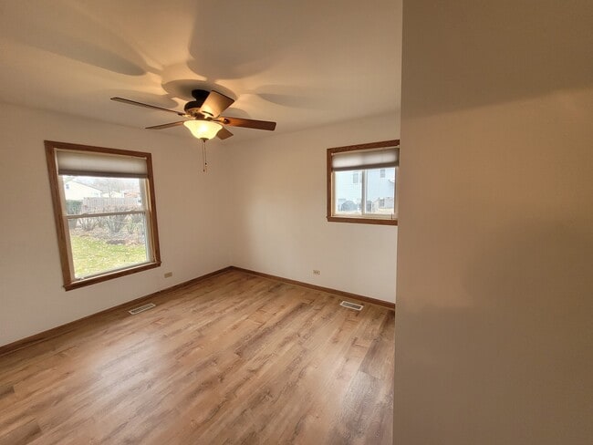 Building Photo - 364 N Everett Dr