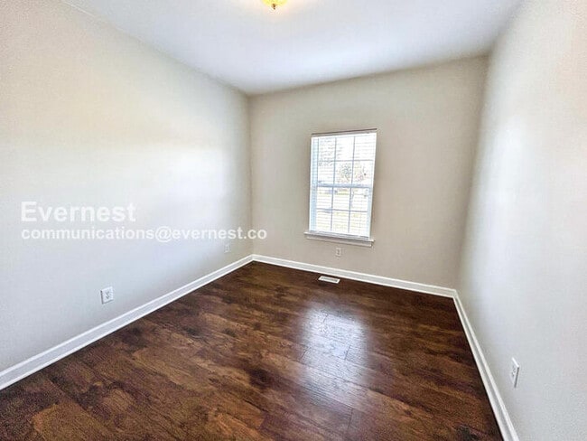 Building Photo - 503 Castleview Dr