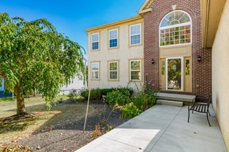 Building Photo - 3902 River's Run Dr