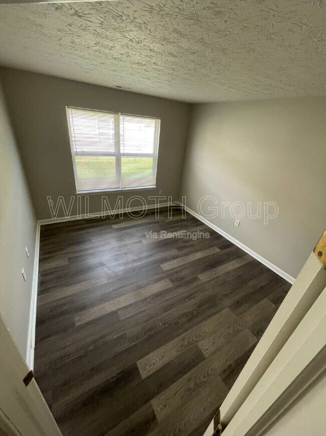 Building Photo - 7756 Mountain Stream Way