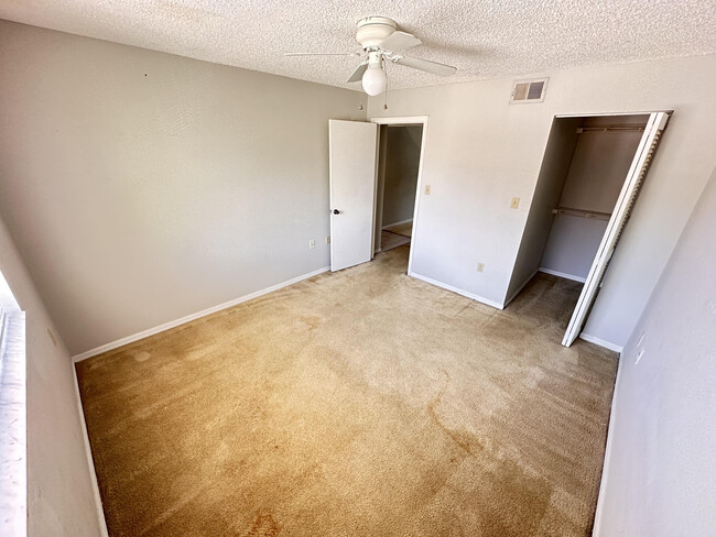 Building Photo - 18206 Glenmoor Dr