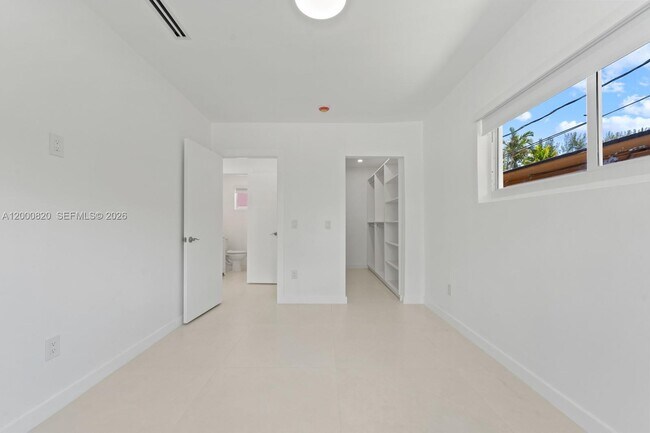 Building Photo - 13185 Emerald Dr