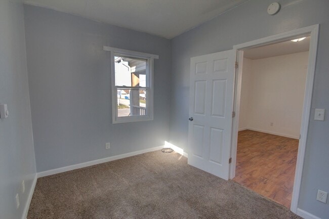 Building Photo - 123 3rd St