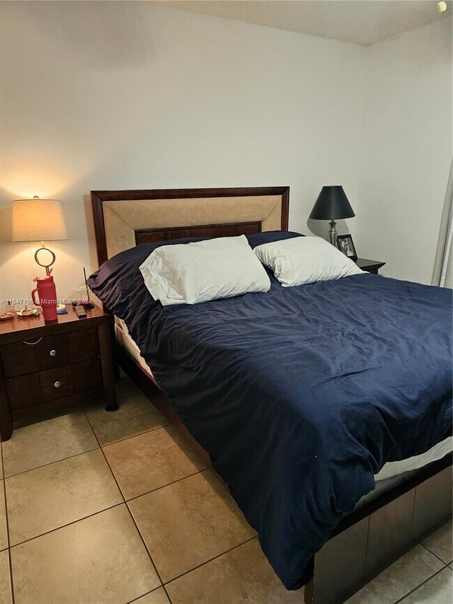 Building Photo - 4832 N State Rd 7