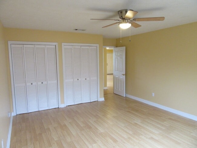 Building Photo - 820 Premier Dr