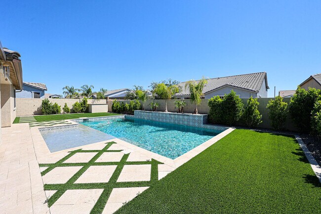 Building Photo - 25689 N 140th Ln