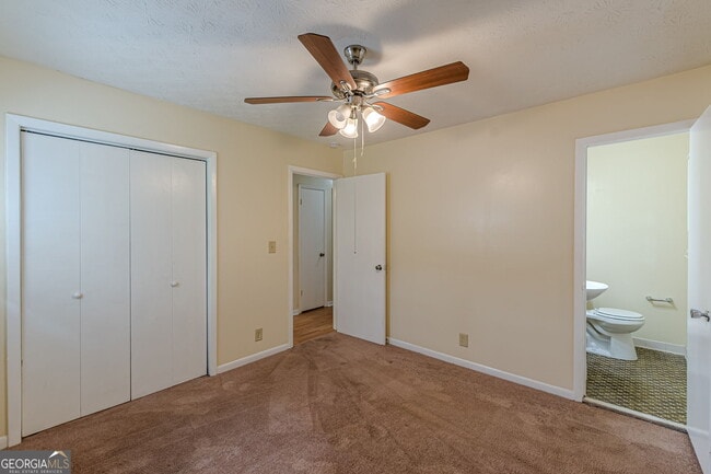 Building Photo - 828 Sheppard Way