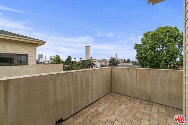 Building Photo - 10765 Wilkins Ave