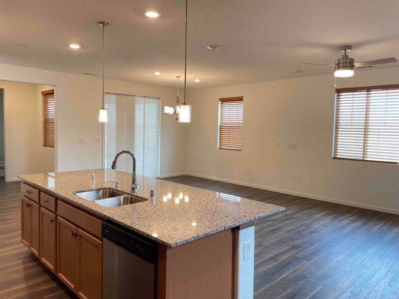 Building Photo - 674 Montelena Ct