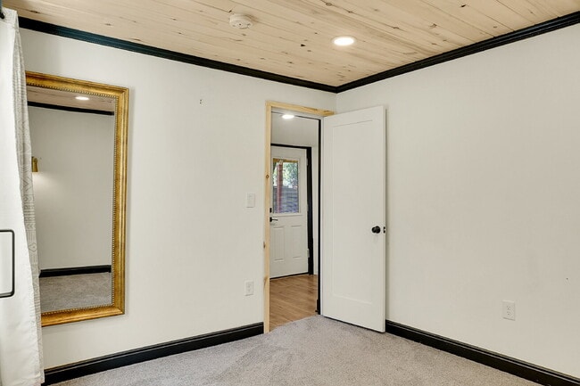 Building Photo - $1,495.00, 1-bed, 1-bath newly renovated l...