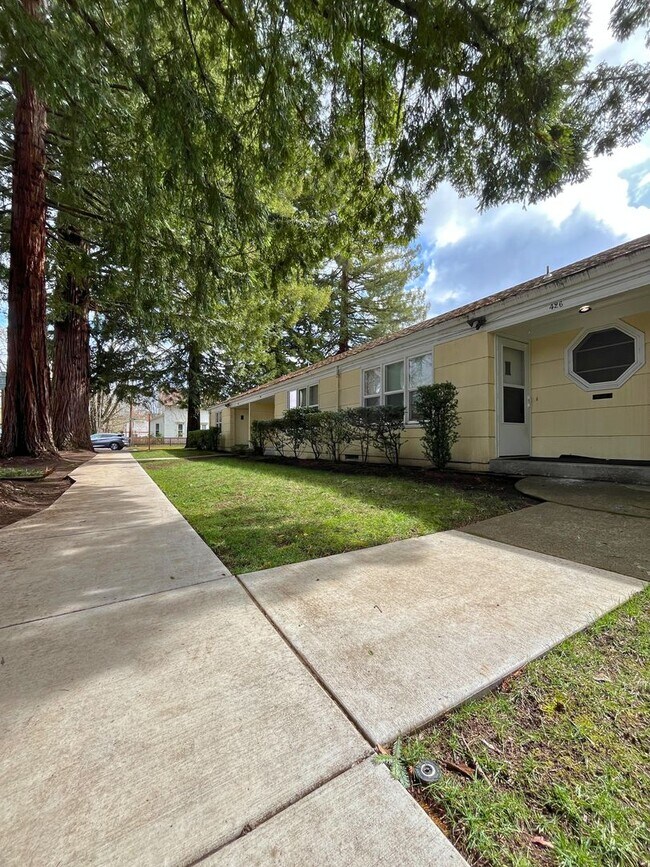 Building Photo - (PEA 414) 10th & Lawrence ~ 1 Bed/1 Bath