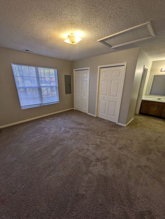 Building Photo - 2BD/2BA Unit at The Squires in Newton