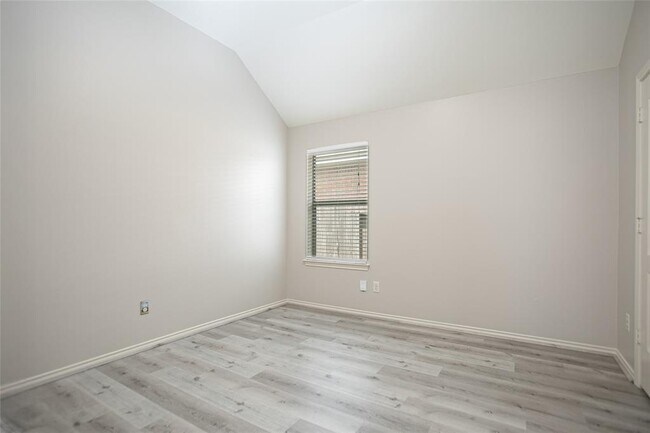 Building Photo - 27522 Gatlin Ln