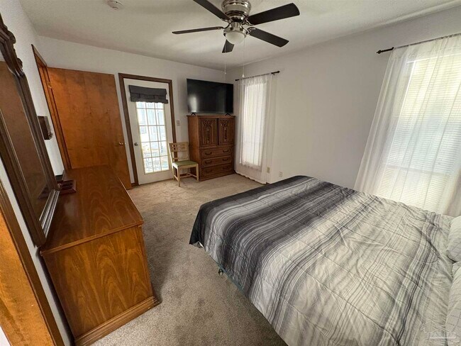 Building Photo - 8755 Thunderbird Dr