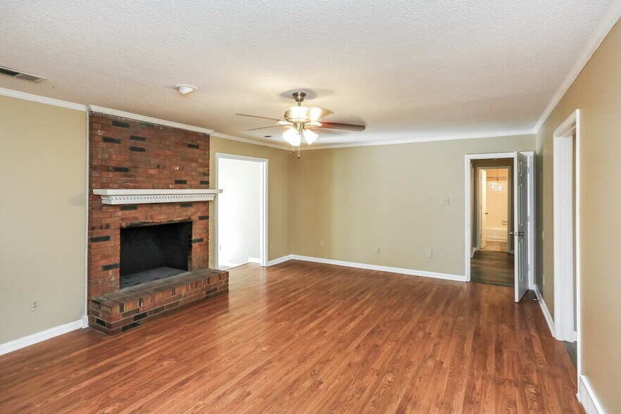 Building Photo - 8123 Cairn Dr