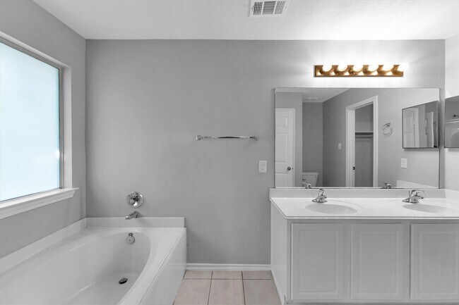 Building Photo - 16007 Sandy Path Ln