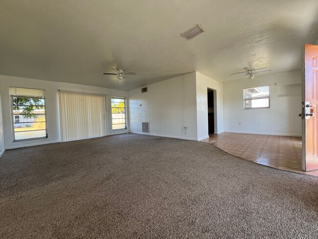 Building Photo - $1,200 ** Annual Lease ** 2 Bedroom / 1 Ba...