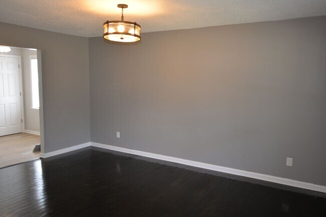 Building Photo - Cozy 3-Bedroom Near Greensboro Coliseum