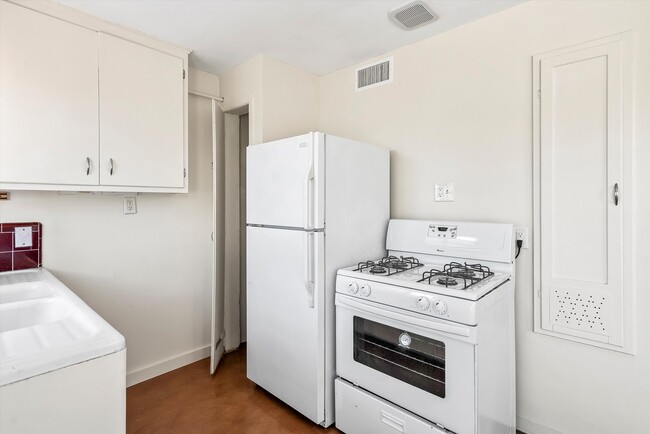 Building Photo - 2604 N Martin Ave