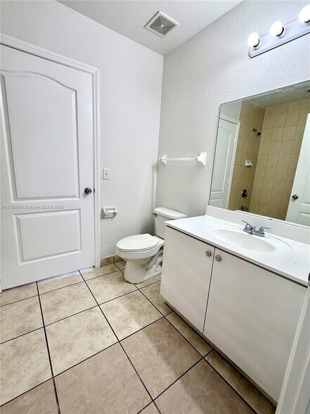 Building Photo - 8851 NW 112th Ave