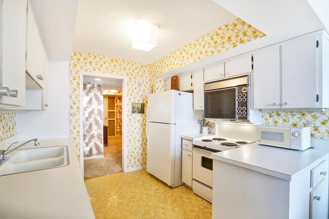 Building Photo - 5380 N Ocean Dr