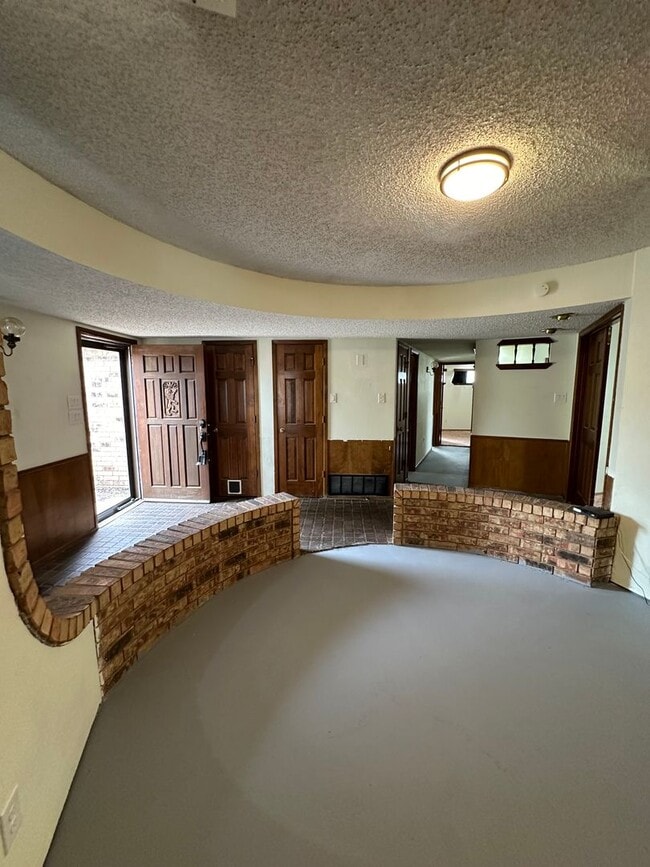 Building Photo - A Large 2 Bed with Sauna and walk in Jacuzzi! Large Rec Room!